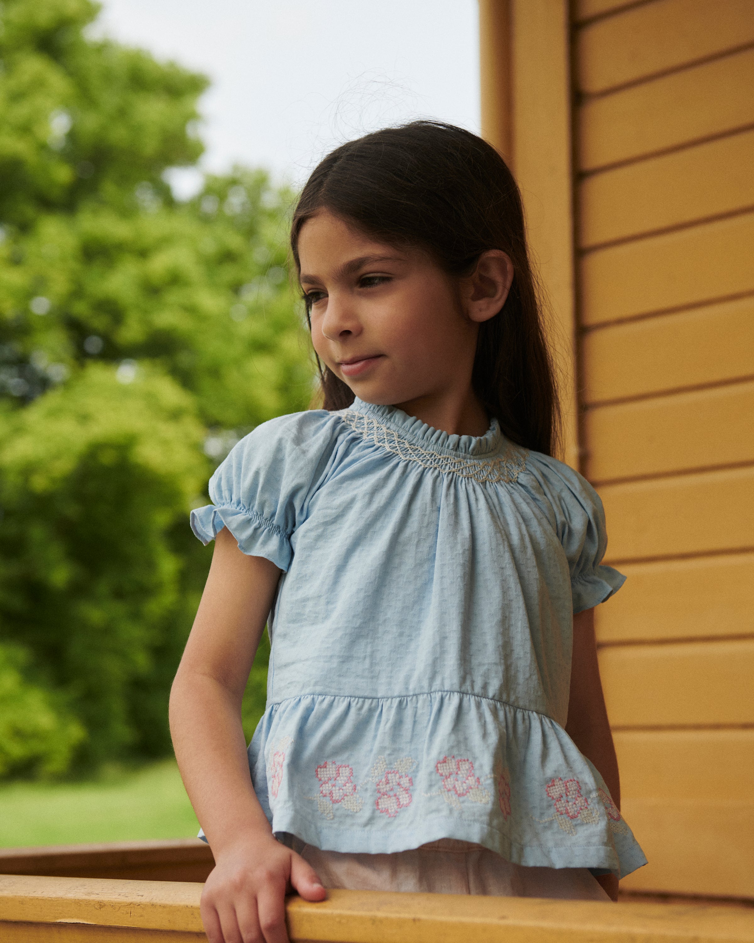 BLOUSE W. SMOCK W. EMB LT BLUE