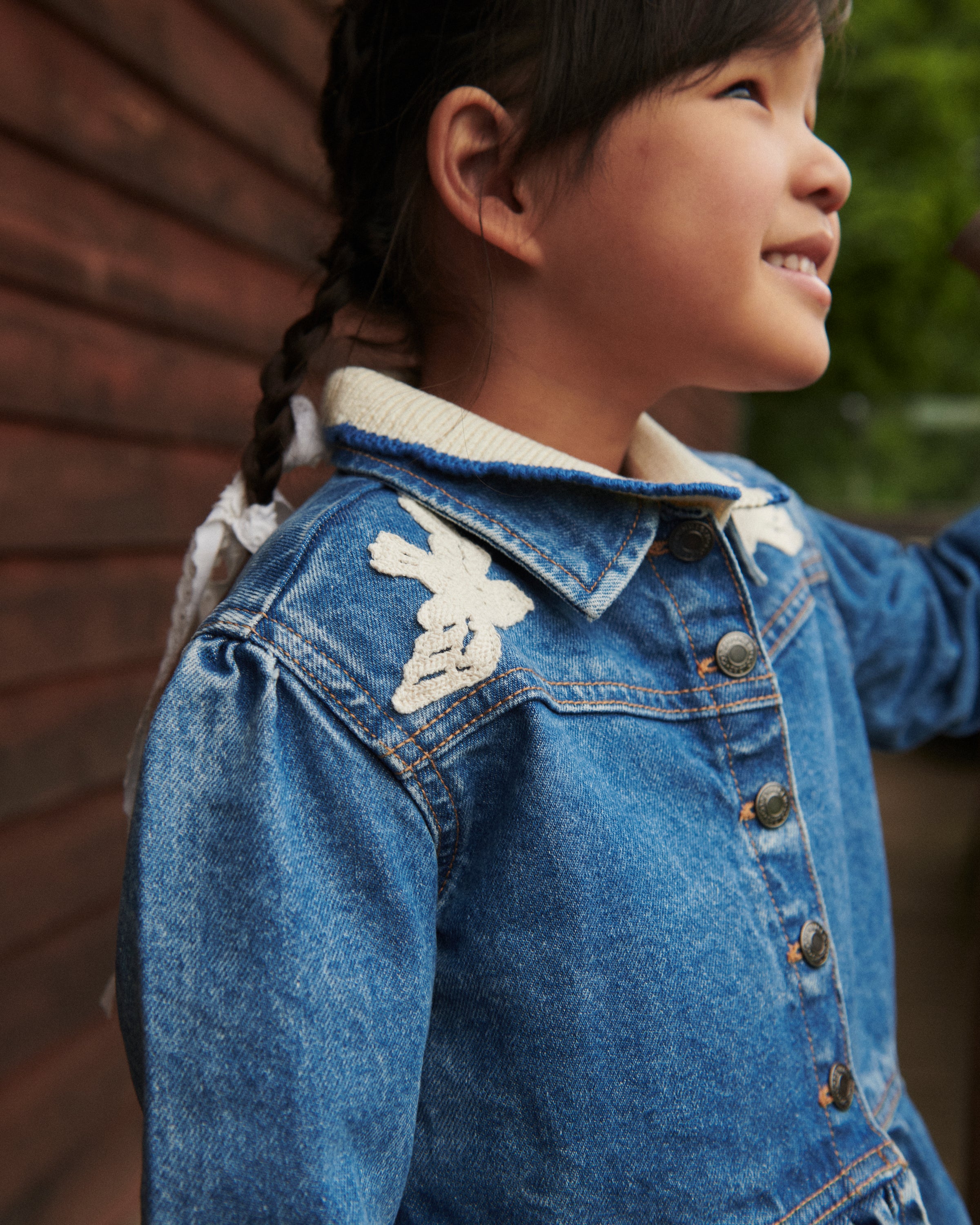 DENIM FRILL JACKET W. CROCHET DOVES
