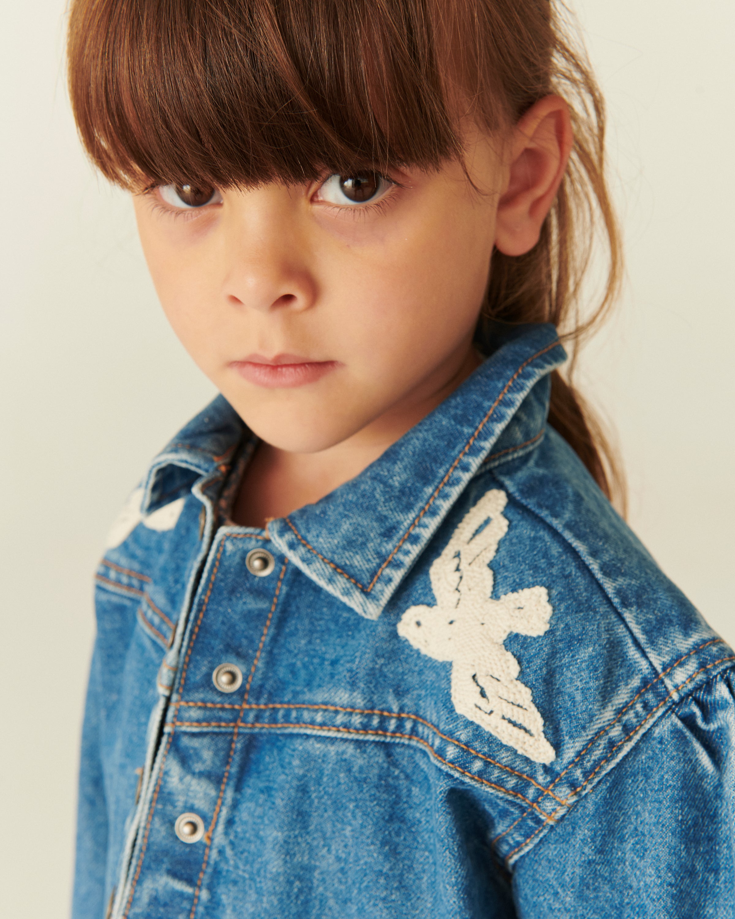 DENIM FRILL JACKET W. CROCHET DOVES